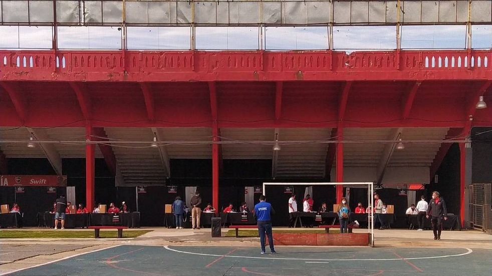 Newell’s renueva autoridades en elecciones con operativo de seguridad reforzado | Deportes