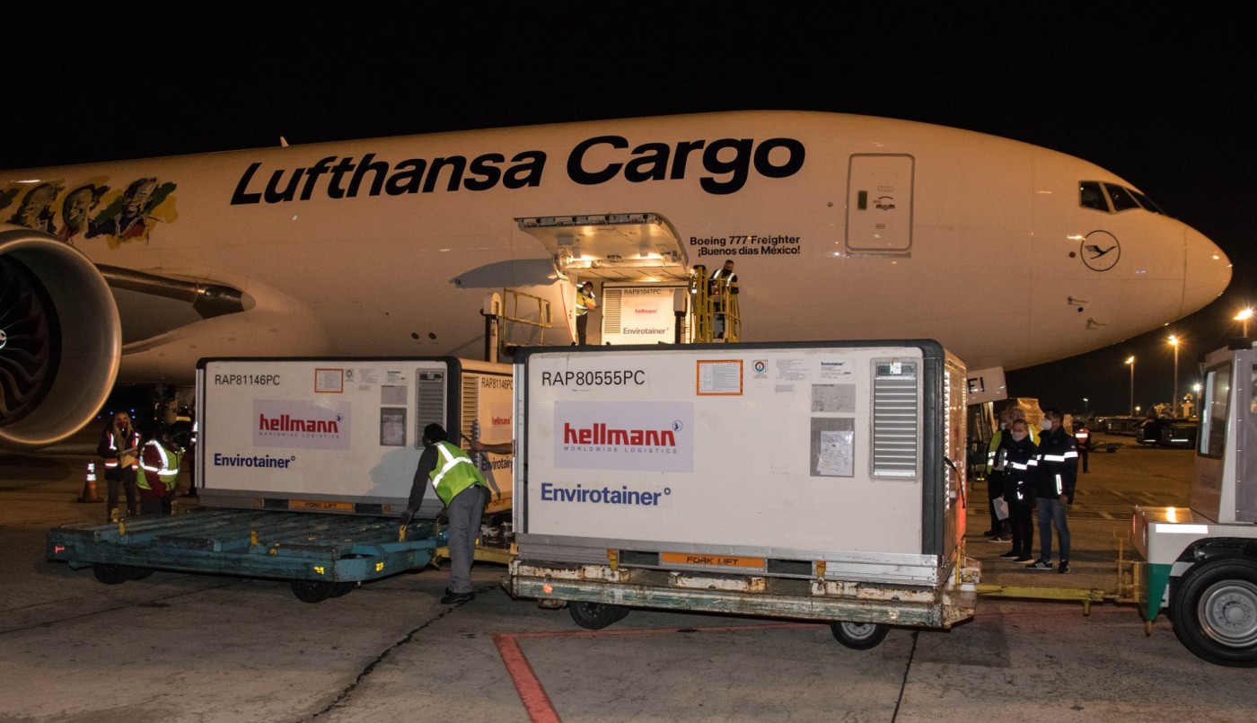 Llegaron al país más de 800.000 vacunas de AstraZeneca donadas por España | Información General