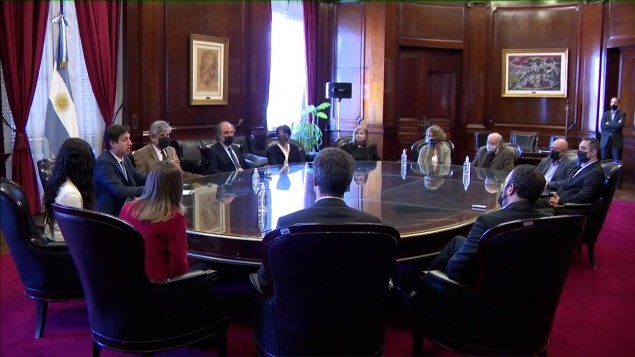 Investigadores podrán utilizar tarjeta prepaga exenta de impuestos para compra de insumos | Servicios