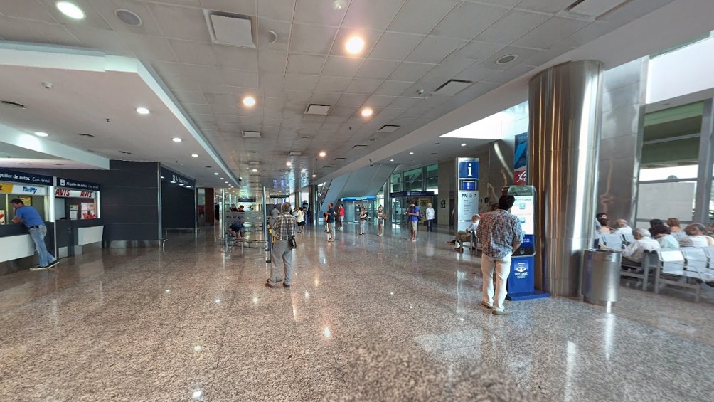 El Gobierno analiza aumentar el número de vuelos y pasajeros que llegan al país | Información General