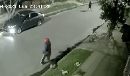 Un policía se tiroteó con ladrones en Laferrere: mató a dos e hirió a uno, pero él también fue baleado | Información General