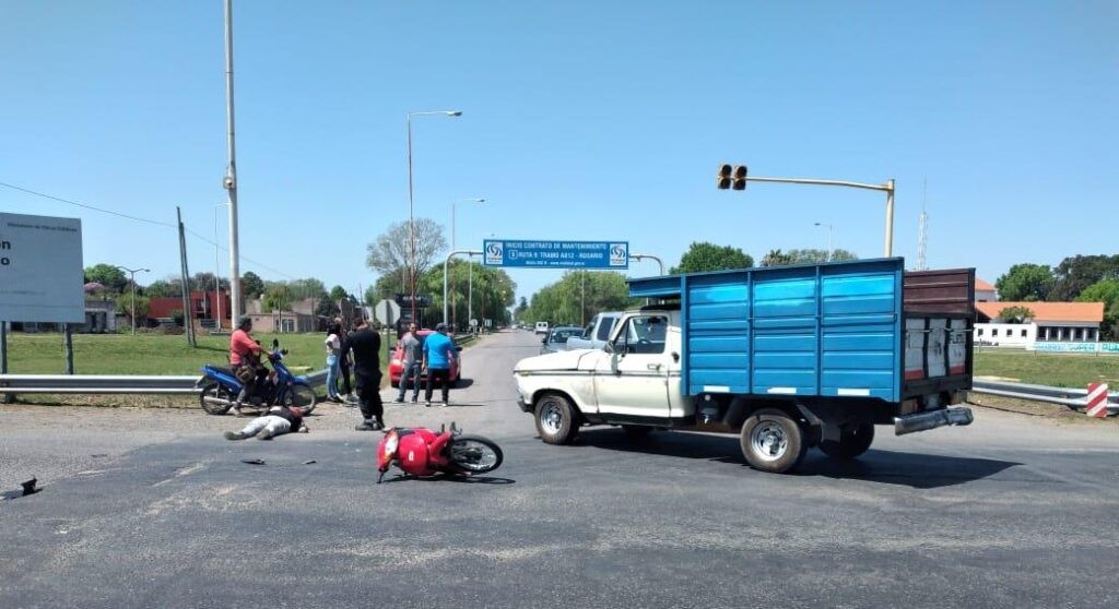 Una moto y una chata chocaron en el cruce de la Ruta 9 y la A012 | Rosario y la región