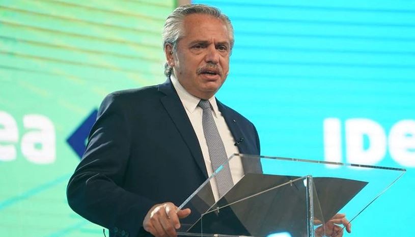 Alberto Fernández firmó el decreto para la conversión de planes sociales en empleo | Información General