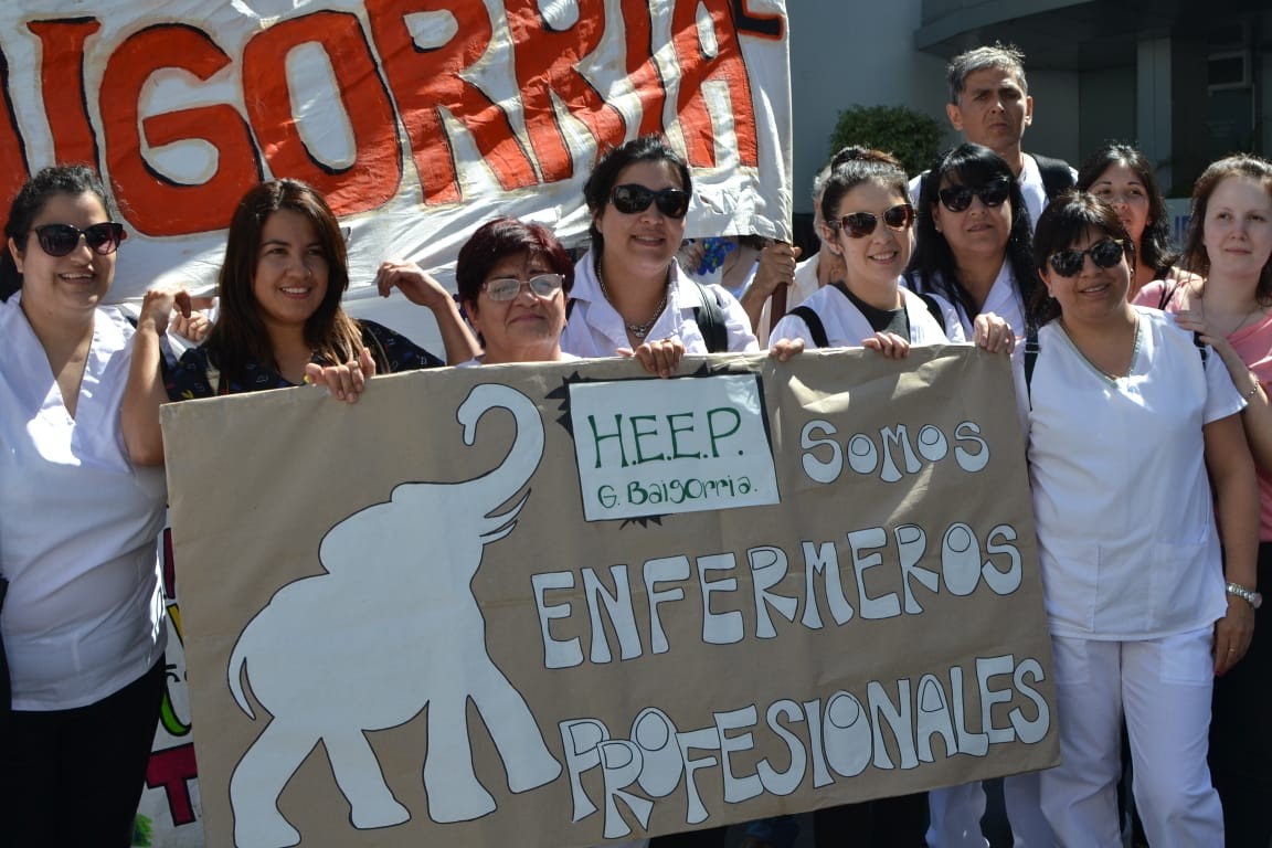 Enfermeros se movilizan por la reglamentación de ley que los profesionaliza | Rosario y la región
