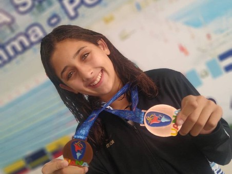 La nadadora de 13 años Agostina Hein obtiene medalla de oro en el Sudamericano Juvenil | Deportes