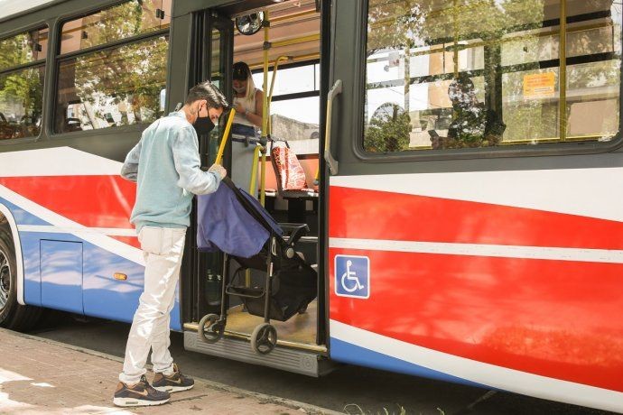 Niños en cochecitos podrán ser subidos por la puerta central en los colectivos de transporte urbano | Información General