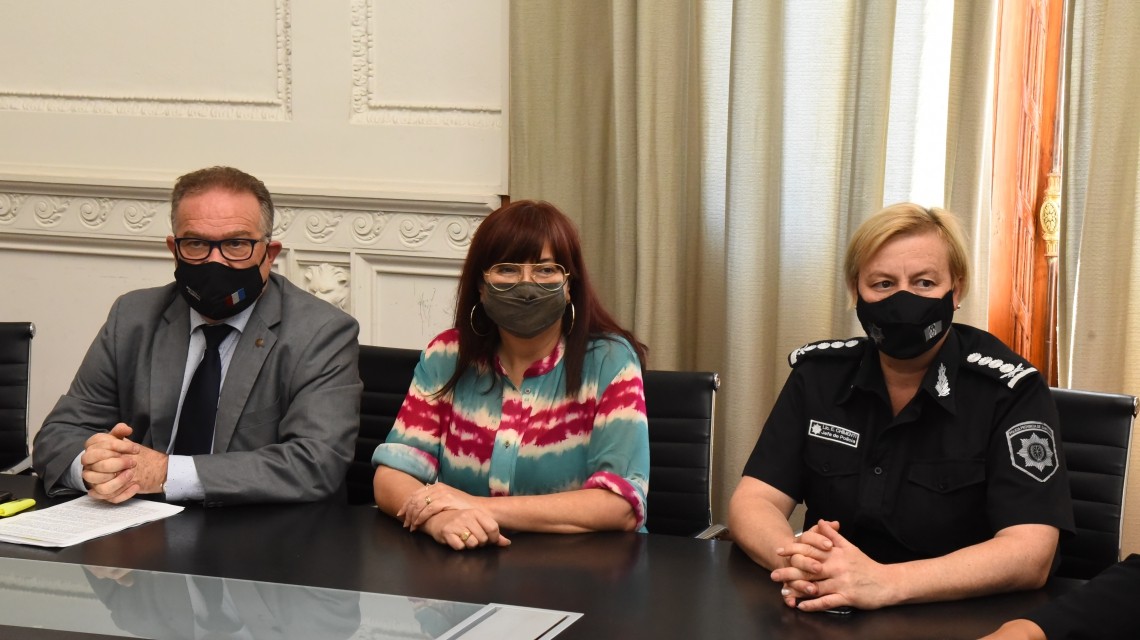 Presentan medidas destinadas a favorecer la igualdad de género y diversidad en la Policía | Información General