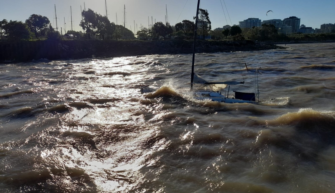 Video: así se hundió un velero en el Río de la Plata | Información General