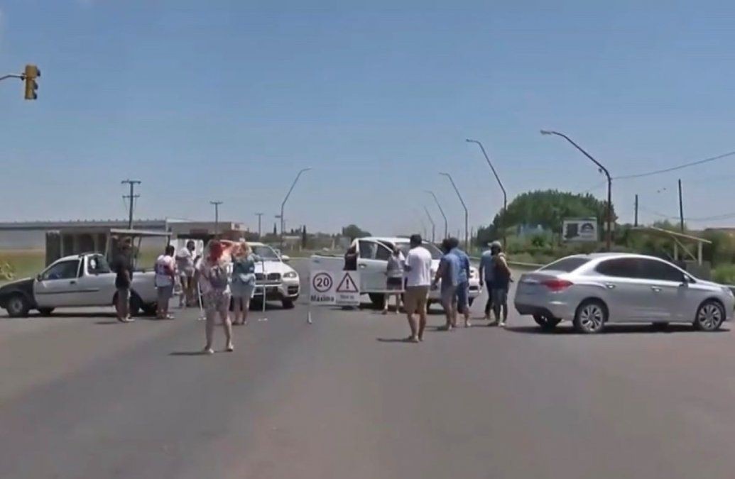 Cansados por los reiterados cortes de luz, vecinos de Alvear tomaron la Ruta 21 (1) | Rosario y la región