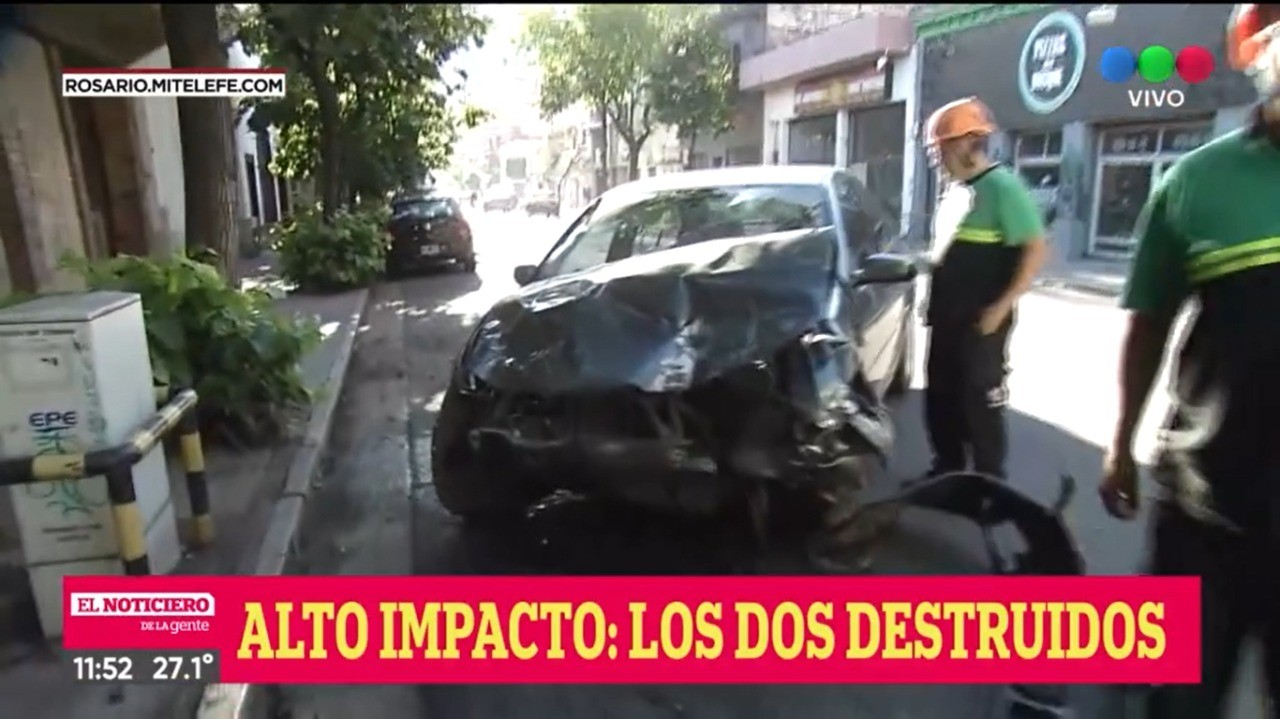 Fuerte choque entre dos vehículos durante la madrugada | Rosario y la región