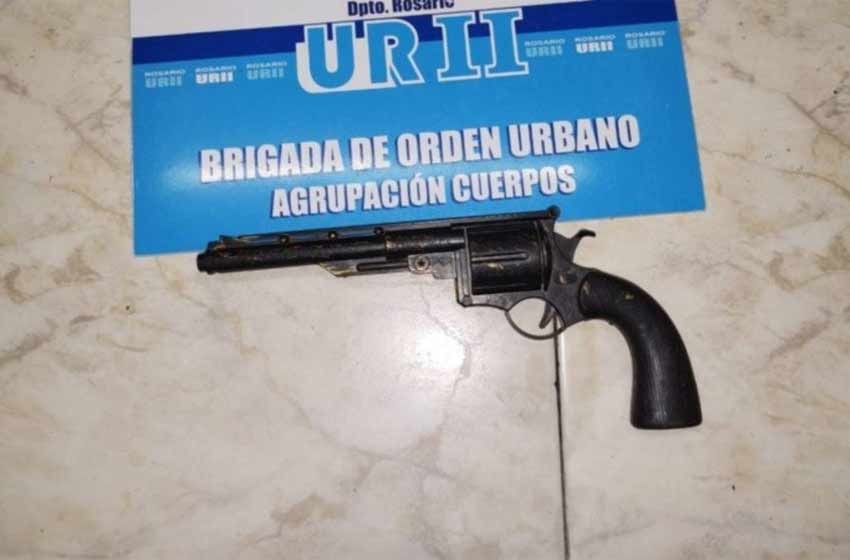 Intentó asaltar dos negocios en pleno centro de Rosario con una réplica de arma de fuego y fue detenido | Rosario y la región