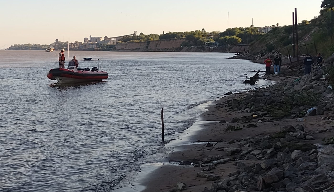 Segundo día de búsqueda del joven desaparecido en las aguas del Paraná | Rosario y la región