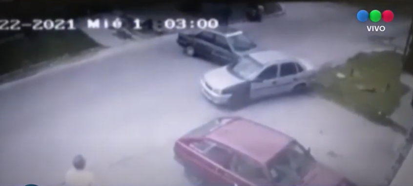 Video: atropelló a una mujer con un bebé y se fugó | Información General