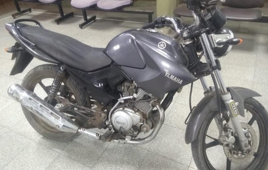 Entregó a su hija adolescente a la policía por robar una moto | Información General