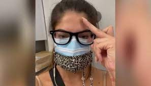 Video: tenía coronavirus y la aislaron durante 5 horas en el baño del avión en el que viajaba | Tecnología