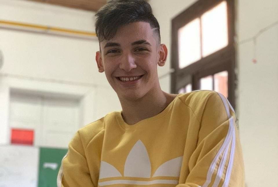 Dejen de matar pibes: lo asesinaron de una puñalada en el corazón frente al shopping | Rosario y la región