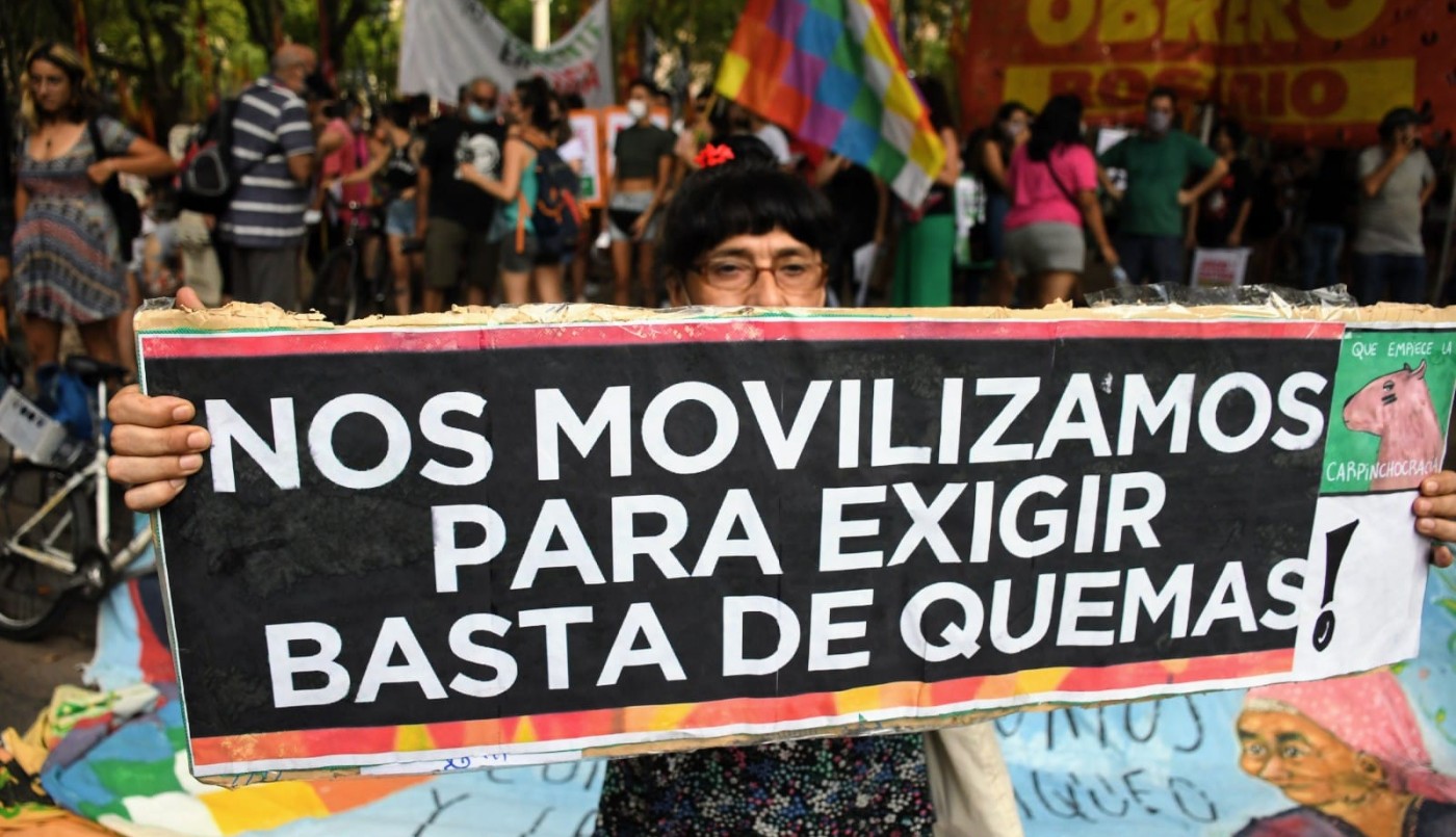 "Ley de Humedales Ya": nueva marcha contra las quemas en las islas | Rosario y la región