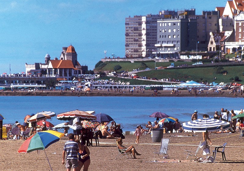 Una mujer salió a robar con su hija de 3 años en la playa | Información General