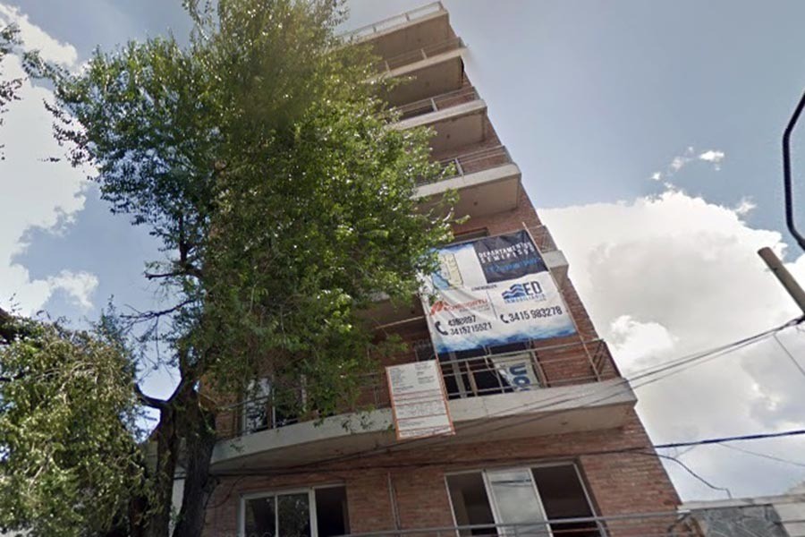 Diez tiros en ataque mafioso contra inmobiliaria de ex futbolista de Central | Rosario y la región