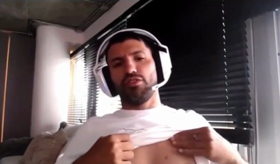 El Kun “Iron Man” Agüero mostró el chip que tiene en el pecho: “De noche tiro luces de colores” | Deportes