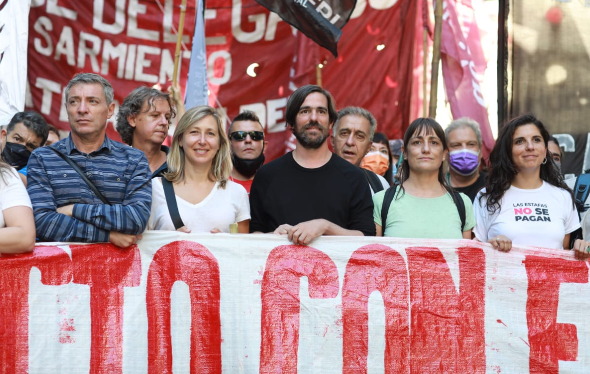 La Izquierda se movilizó contra los pagos al Fondo: "Las estafas no se pagan" | Información General