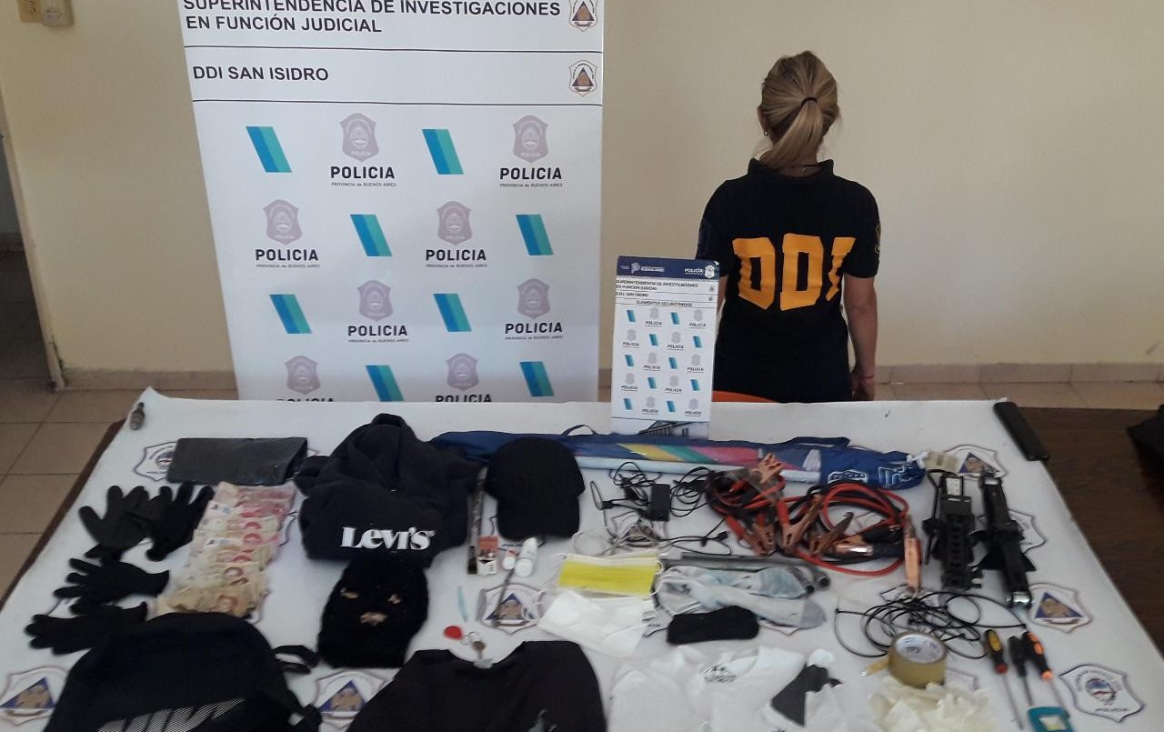 Detienen en San Isidro a cuatro hombres con pedido de captura en Chile | Información General