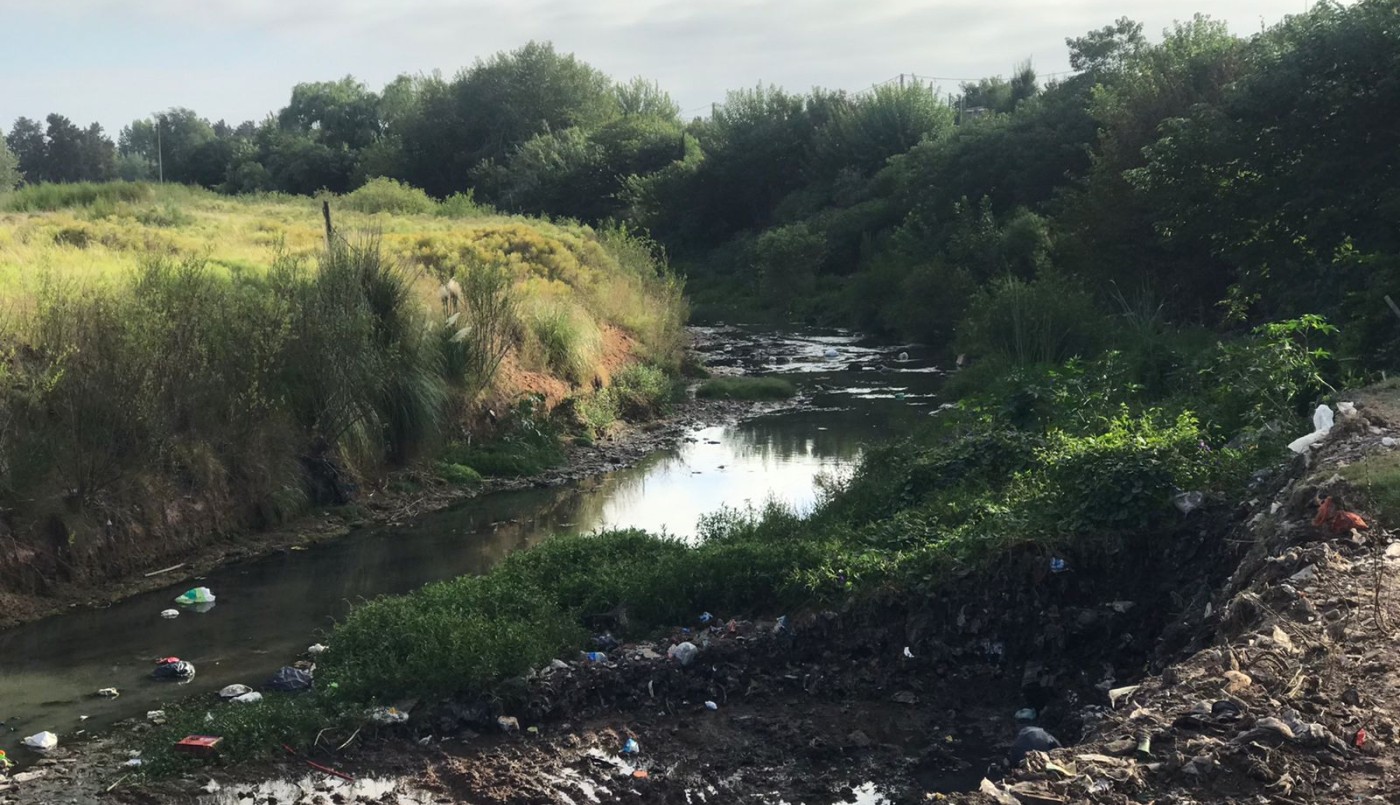 Vecinos reclaman que la limpieza del Arroyo Ludueña no fue suficiente | Rosario y la región