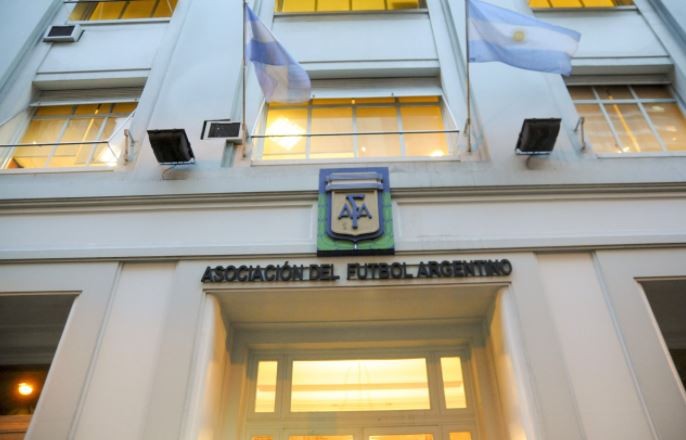 AFA y Agremiados pedirán que los futbolistas argentinos que dejaron Ucrania puedan jugar en el país | Deportes