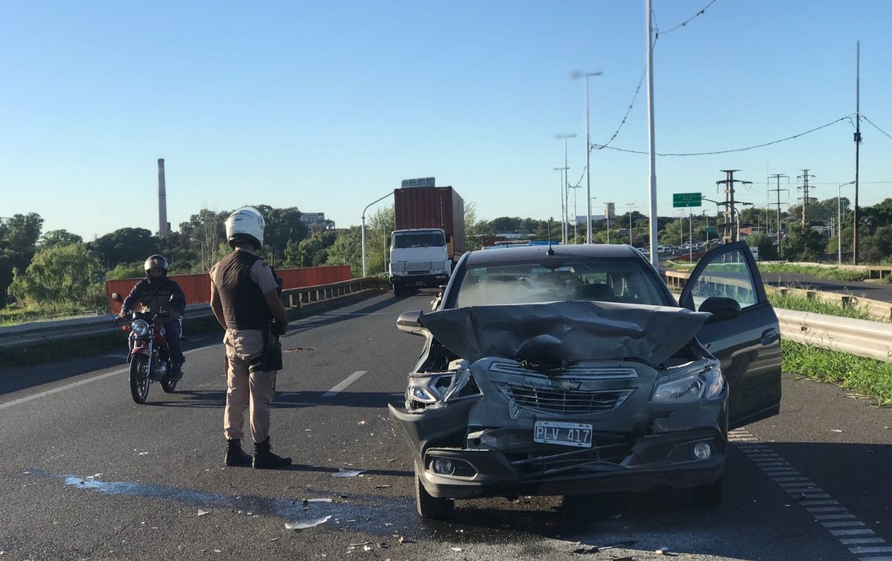 Choque múltiple entre cinco vehículos: uno se dio a la fuga | Rosario y la región