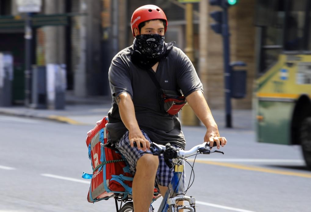 Una heladería le ofreció trabajar de delivery 13 horas por 1.500 pesos y su respuesta se volvió viral | Tecnología