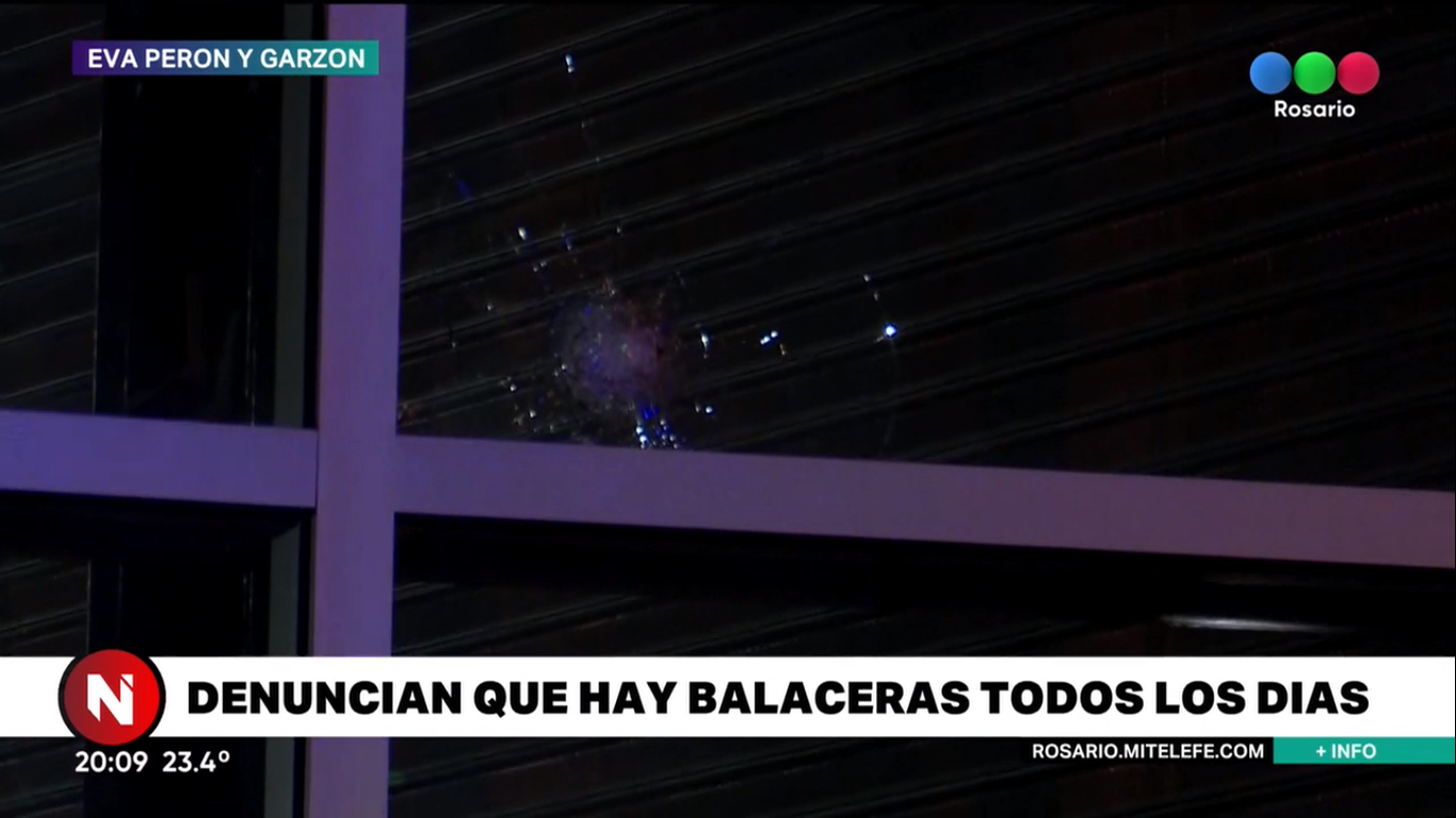 Balearon el frente de una concesionaria | Rosario y la región