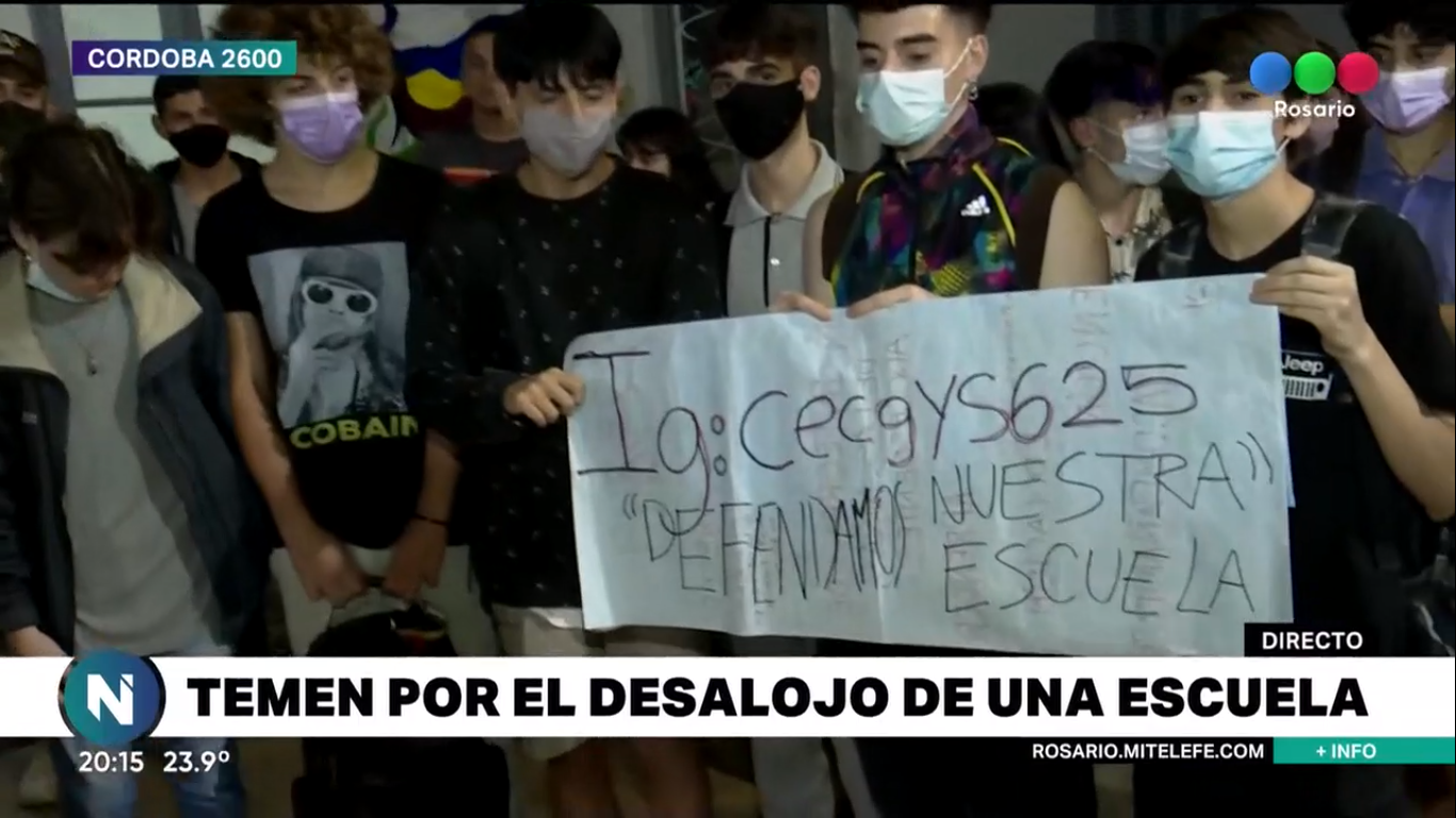 Multitudinaria movida para evitar el desalojo de una escuela | Rosario y la región