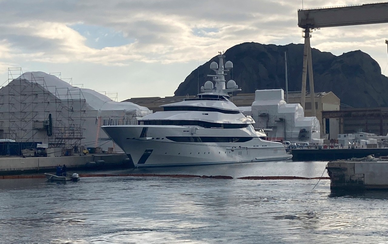 La tripulación rusa del superyate vinculado a Putin abandonó el barco | Información General