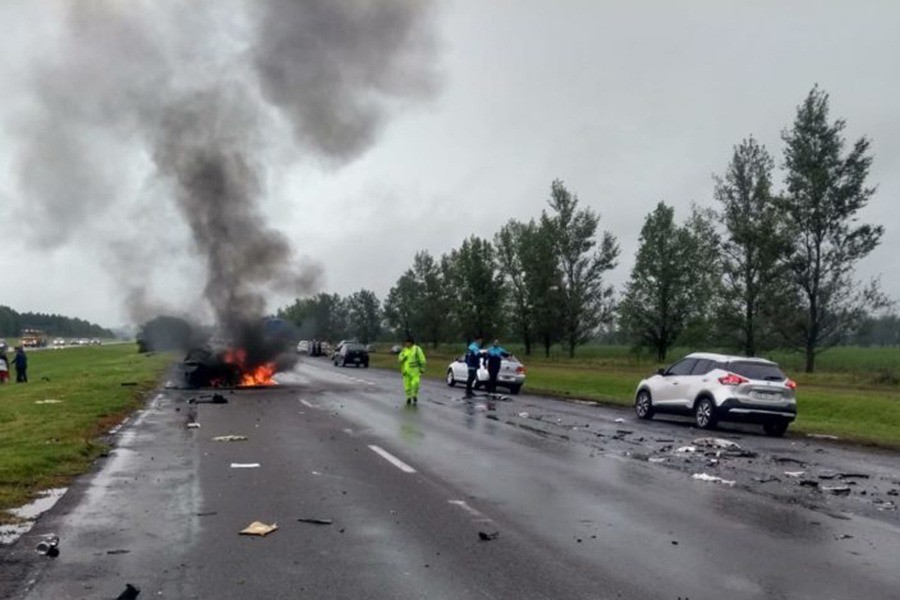 Tres muertos y cinco heridos en choque múltiple en autopista | Rosario y la región