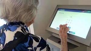 Cuáles son los bancos que ya no piden fe de vida a jubilados y pensionados | Servicios