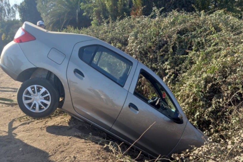 Tomó su primera clase de manejo y terminó con el auto en una zanja | Información General
