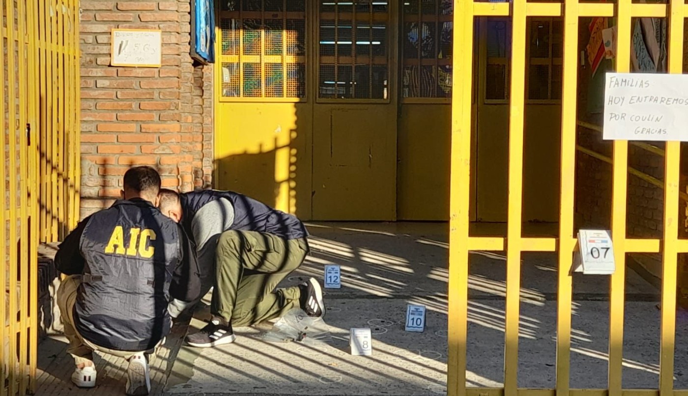 “Seños eran las de antes”: arrojaron 46 vainas y dejaron nota amenazante en escuela primaria | Rosario y la región