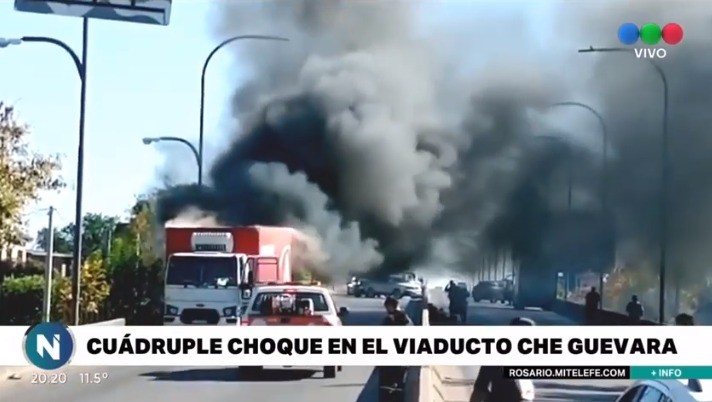 Cuadruple choque e incendio en la entrada a Rosario desde la autopista a Córdoba | Rosario y la región