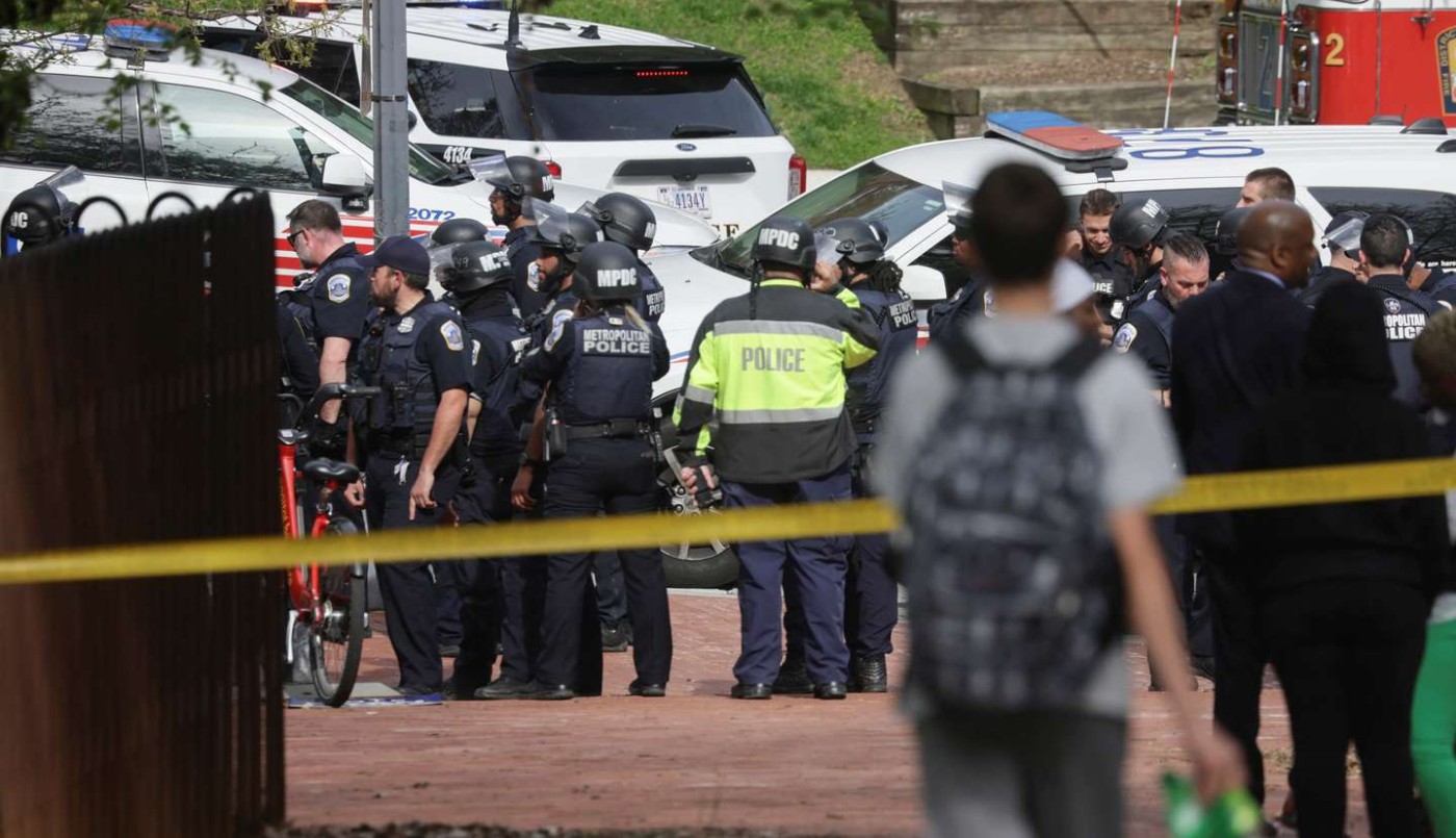 Ahorcó a su esposa y mientras la enterraba en el patio de su casa murió de un infarto | Internacionales