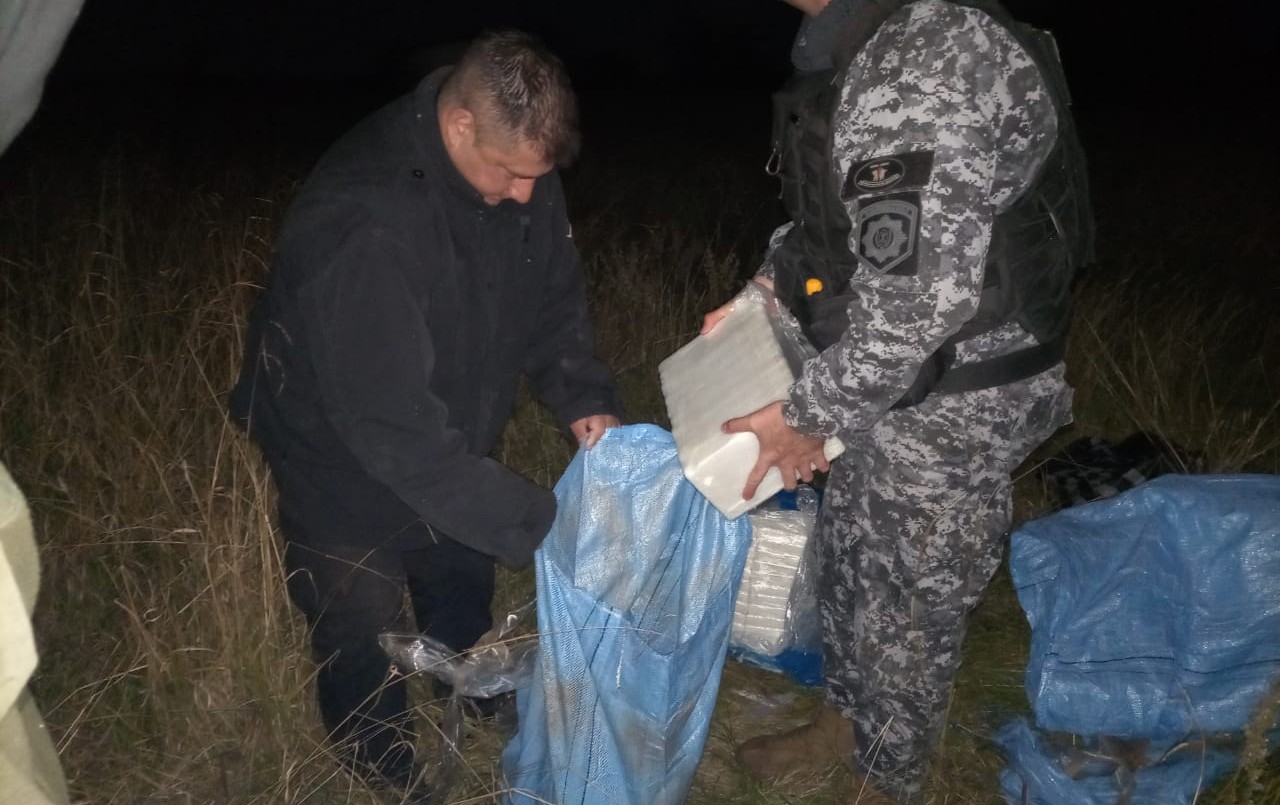 Misterio en el campo: cazadores hallaron cargamento de cocaína por 500 mil dólares | Rosario y la región