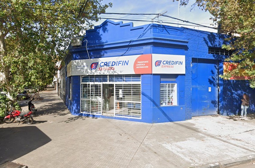 En 10 minutos barretearon la reja y se robaron dos cajas fuertes | Rosario y la región