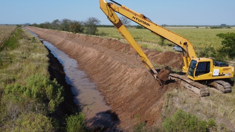 El gobierno de Santa Fe ejecuta más de 20 obras hídricas en toda la provincia | Rosario y la región