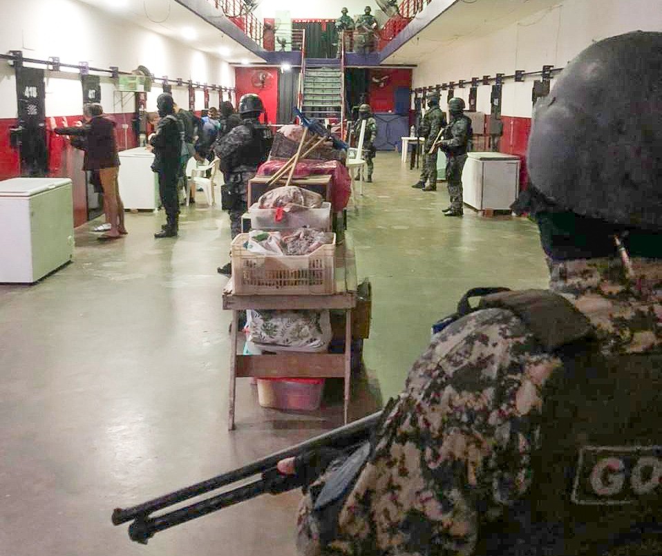 Secuestraron 30 celulares más a presos investigados por extorsiones y otros delitos | Rosario y la región