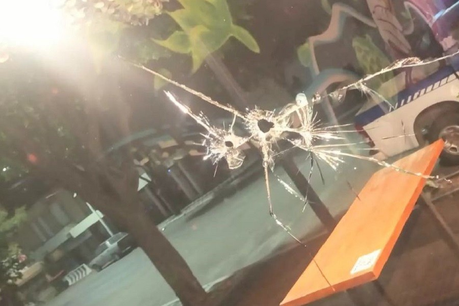 Se peleó con el dueño de un bar y disparó contra el ventanal del comercio | Rosario y la región