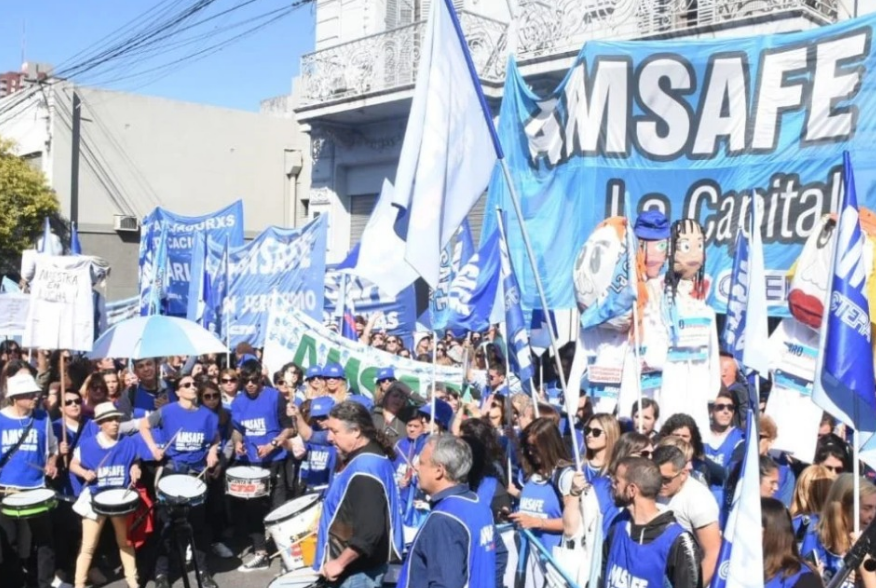 En medio de la discusión por los descuentos, los docentes volvieron a manifestarse | Información General