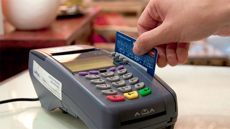 Subieron las tasas para financiarse con tarjetas de crédito | Economía y negocios