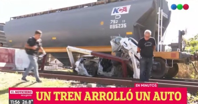 Siniestro vial: un joven impactó contra un ferrocarril en las vías y Araoz | Rosario y la región