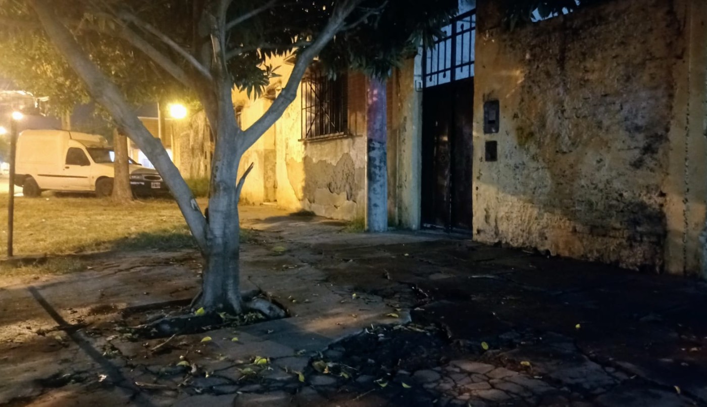 Sicario disfrazado de repartidor frenó la moto, abrió fuego y asesinó a un hombre | Información General