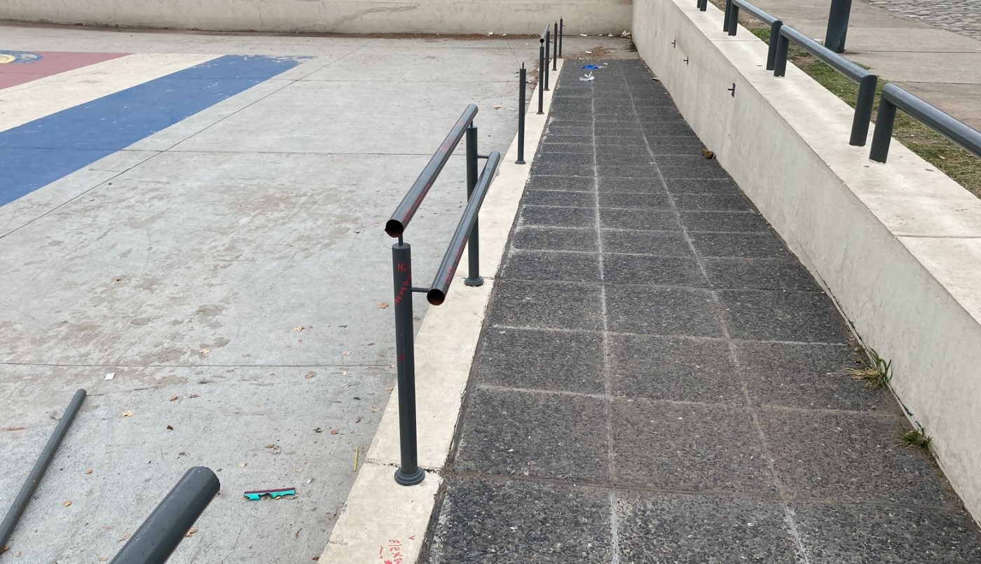 Mercado del Patio: vandalizaron barandas en rampas de acceso | Rosario y la región