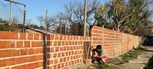 En el Club Los Pumas de Empalme Graneros levantan un paredón anti balaceras | Rosario y la región